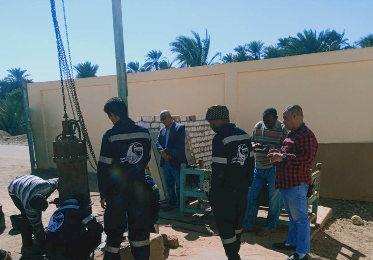 محافظ أسوان يتدخل لحل مشكلة أهالى قرية جعفر الصادق لإنتظام مياه الشرب