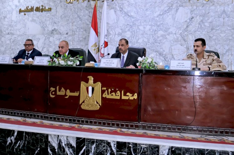 محافظ سوهاج يبحث الموقف التنفيذي لمشروعات المبادرة الرئاسية "حياة كريمة"