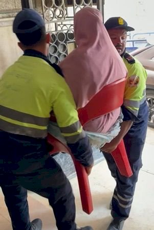 الاجهزة الامنية تنقل مريضة للمستشفي بالقاهرة
