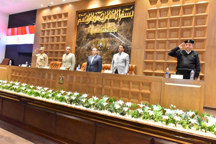 محافظ أسيوط : حسم مخالفات التراخيص ودعم الاستثمار