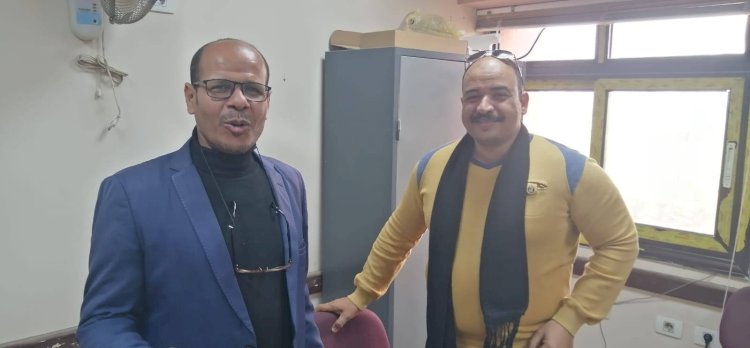 مدير إدارة فرشوط التعليمية يهنئ العاملين بقدوم شهر رمضان المبارك