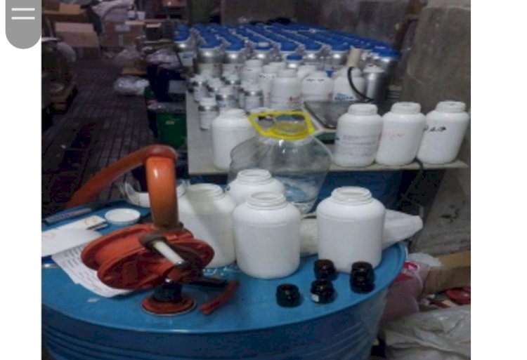 ضبط  زيوت عطرية مجهولة المصدر داخل مصنع "بدون ترخيص" بالقاهرة