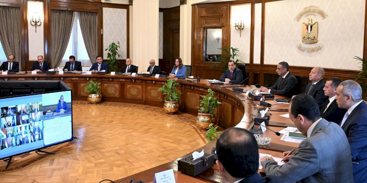 رئيس الوزراء يترأس أول اجتماع لمجلس المحافظين بعد تشكيله الجديد