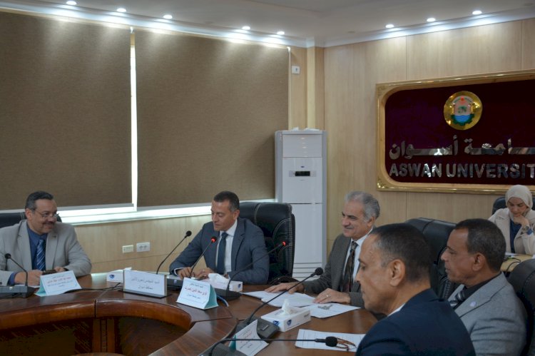محافظ أسوان يشارك في مجلس جامعة أسوان
