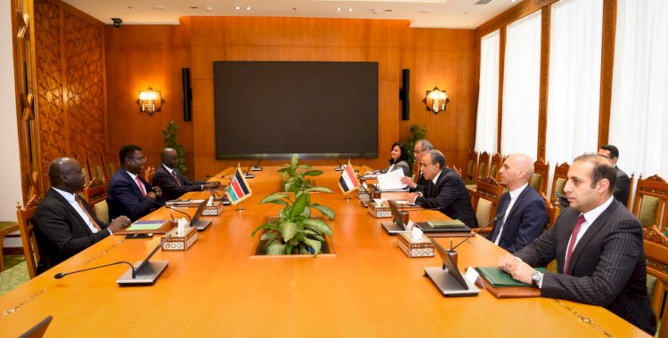 وزير الخارجية يستقبل نظيره الجنوب سوداني ويبحثان سبل تعزيز العلاقات الثنائية