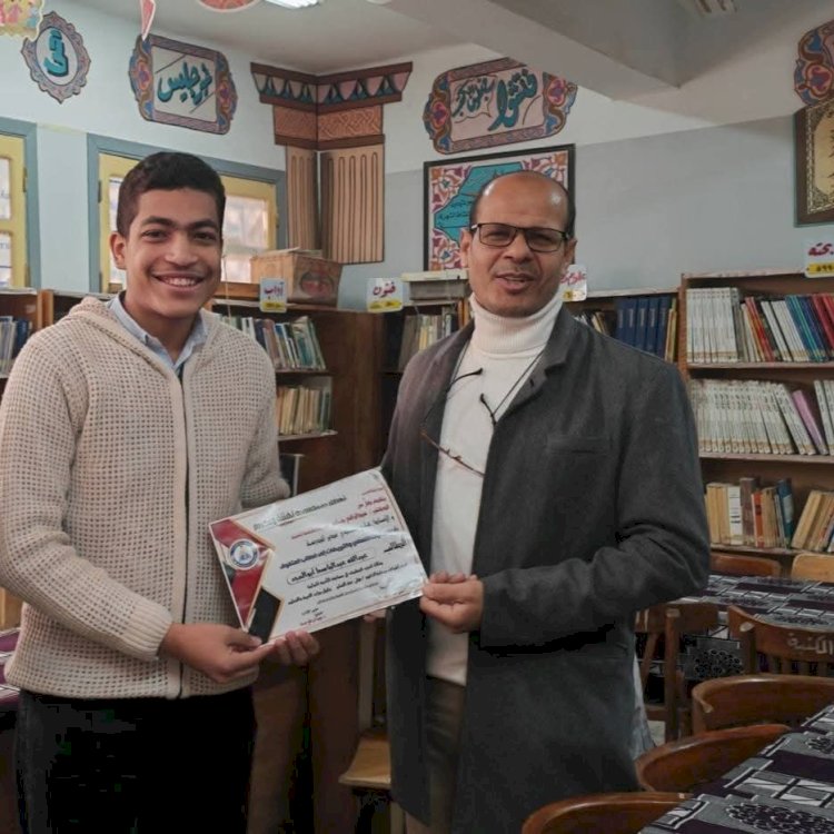 تعليم فرشوط  يحتفى بالفائز في مسابقة التحدث باللغة العربية الفصحى