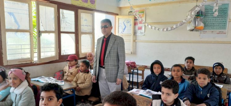 وكيل تعليم أبوتشت يجرى اختبارات شفوية ويشيد بالمعلمين والطلاب