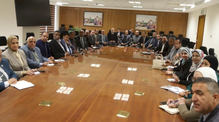 وزير الزراعة يجتمع مع قيادات الطب البيطري بالمحافظات