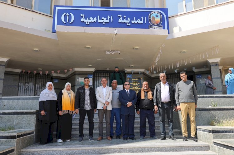 رئيس جامعة قنا يتابع تشغيل منظومة البوابات الإلكترونية