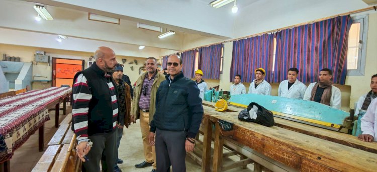 عبد الرافع يتفقد مدرسة فرشوط الصناعية ويؤكد: التعليم الفني قاطرة التنمية