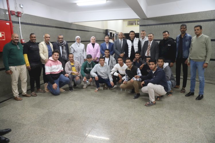 رئيس جامعة قنا يشارك طلاب المدن الجامعية الإفطار الرمضاني