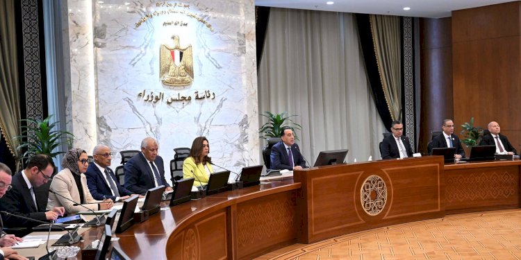 رئيس الوزراء للمحافظين احموا المواطنين من أي ممارسات احتكارية