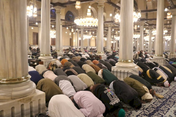 نجومُ «دولة التلاوة» يواصلون إحياءَ ليالي رمضان بعددٍ من المساجد الكبرى