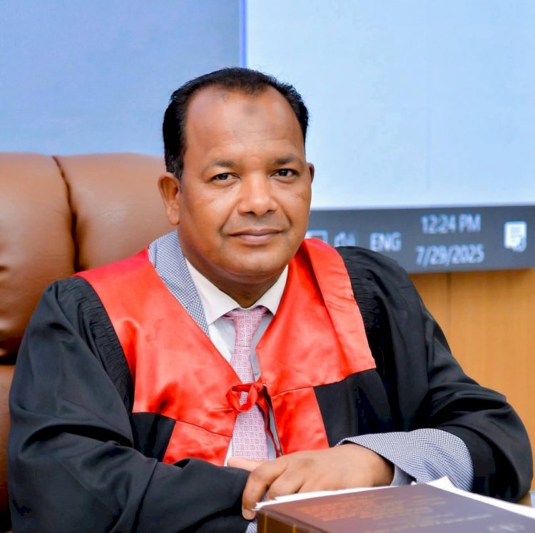 رئيس جامعة أسوان يهنئ الدكتور أيمن عبدالغفار  لتعيينه عميدا لكلية الحقوق