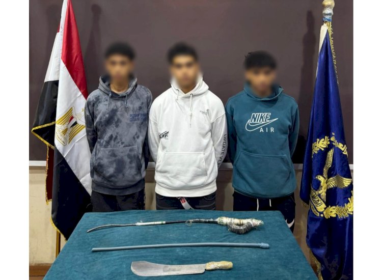 حقيقة فيديو احتجاز 3 طلاب لأخر والتعدى عليه بالضرب بالقاهرة