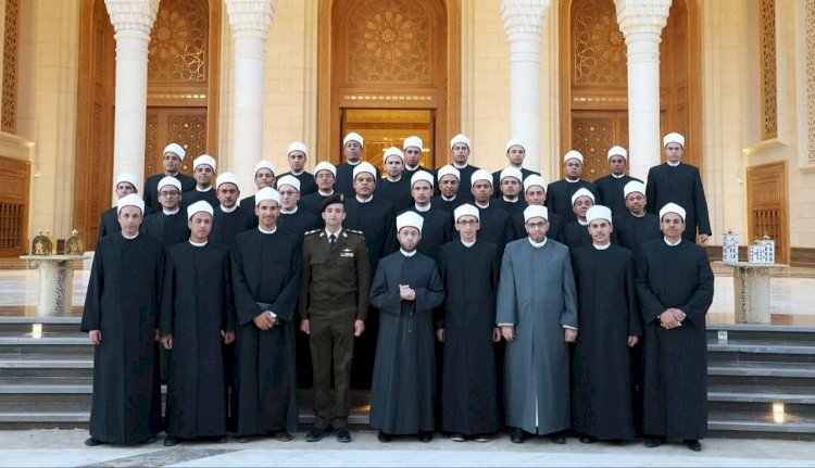 وزير الأوقاف يلتقي بحملة الدكتوراه الملتحقين بالأكاديمية العسكرية