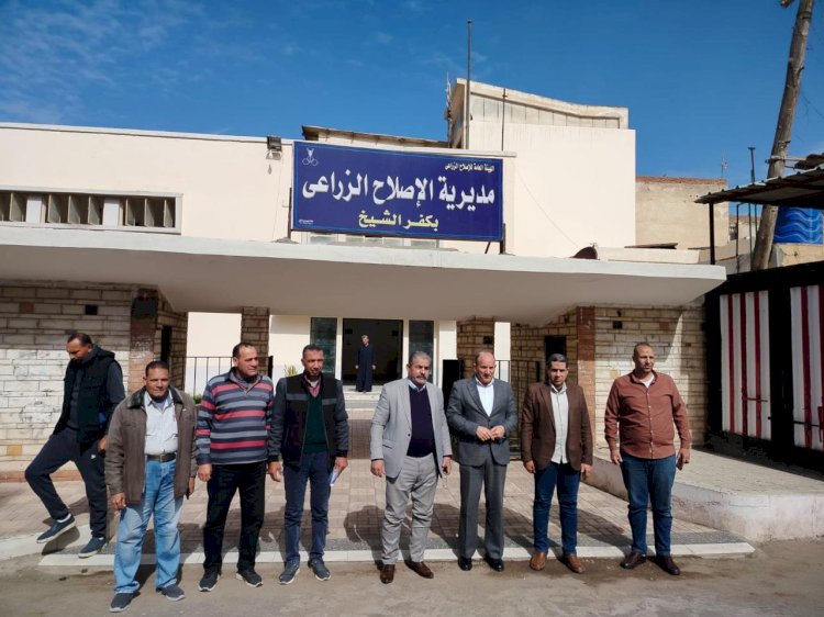 رئيس "الإصلاح الزراعي" يتفقد الزراعات  وجمعيات الهيئة بكفر الشيخ والغربية