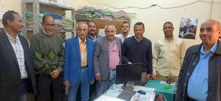 فرحة عيد الفطر تعم ديوان أبوتشت.. مدير التعليم يهنئ العاملين ويعزز روح الفريق