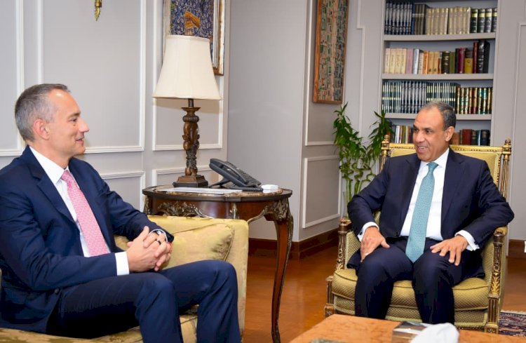 وزير الخارجية يبحث مع الممثل الأعلى لغزة تطورات الأوضاع في القطاع 