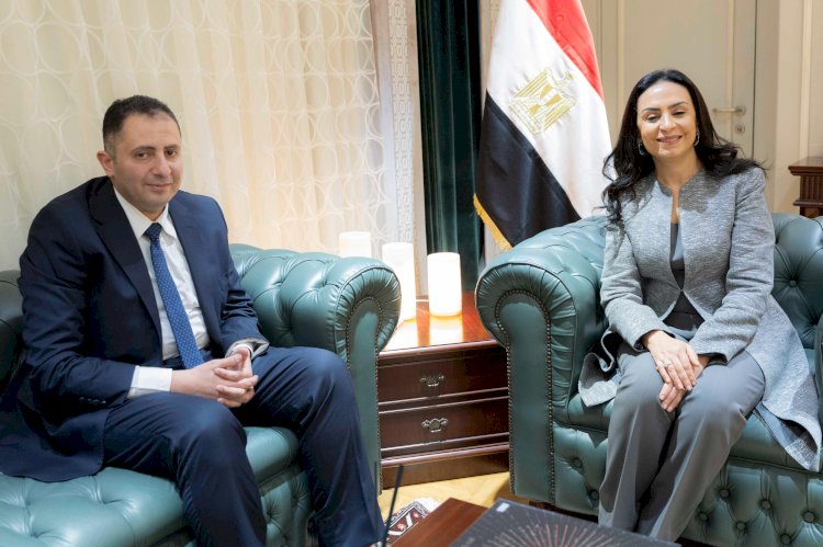 "مايا وفوزي" يشهدان توقيع عقد  الانتفاع بقطعة أرض  بدمياط للوزارة