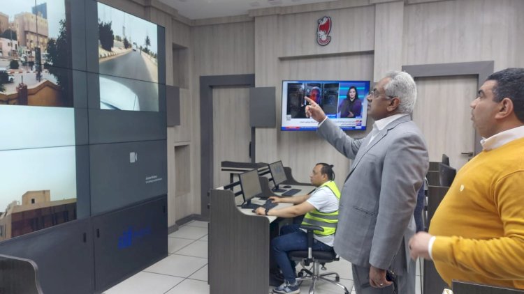 نائب محافظ سوهاج يتابع تداعيات موجة الطقس السيئ من غرفة السيطرة والتحكم