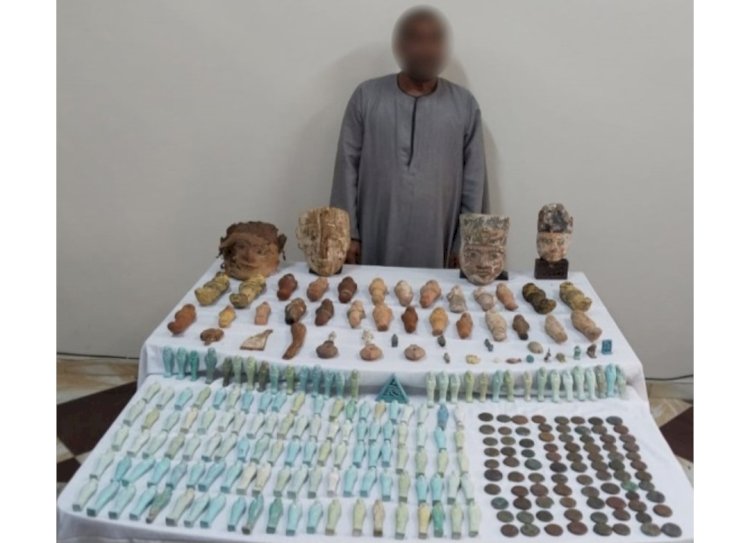 ضبط 277 قطعة أثرية بحوزة متهم بالمنيا