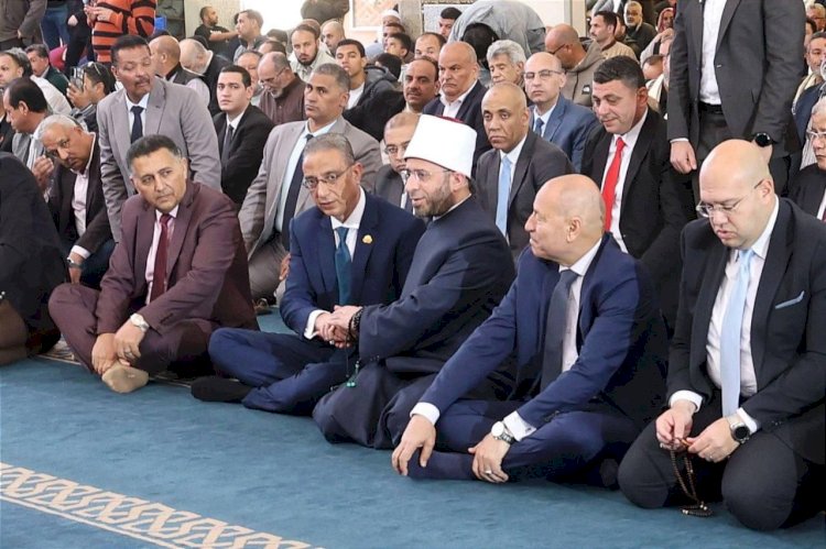 الازهري وثلاثة محافظين يؤدون صلاة الجمعة بمسجد السيدة خديجة احتفالا بعيد الجيزة