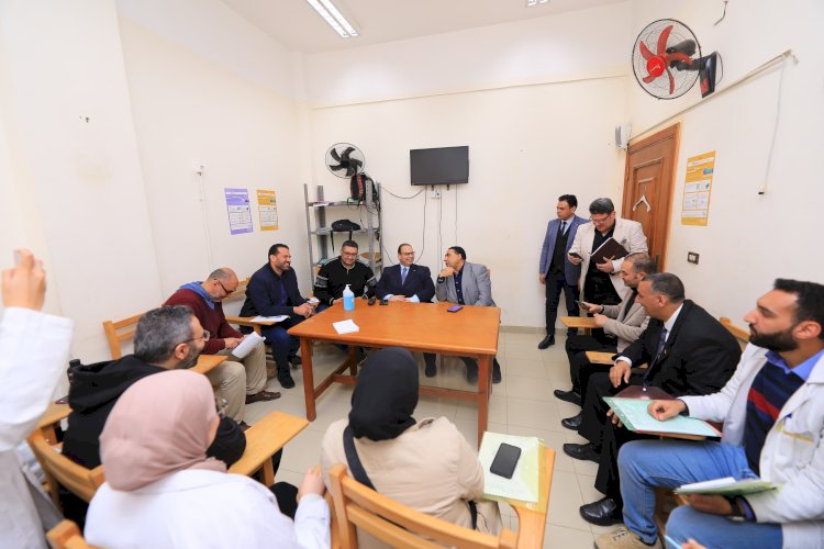 رئيس جامعة كفر الشيخ يتفقد وحدة الفيروسات الكبدية بالمستشفى الجامعي