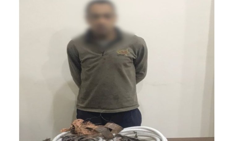 ضبط المتهم بسرقة الاسلاك الكهربائية من التكييفات بالجيزة