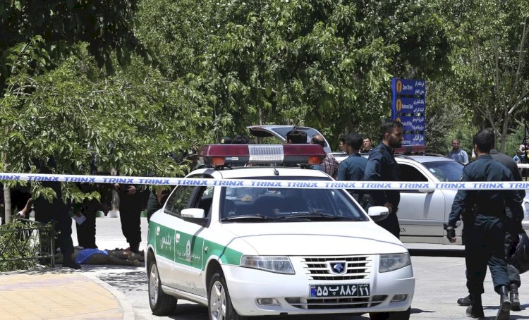 شرطة إيران:القبض علي شبكة تجسس وتعتقل 50 شخصا بتهمة التخابر