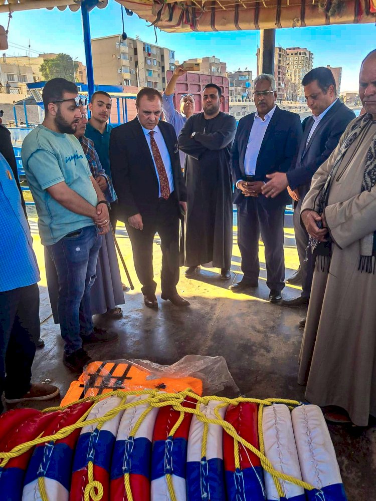 محافظ سوهاج يتابع موقف حادث سقوط سيارة في نهر النيل بالمراغة