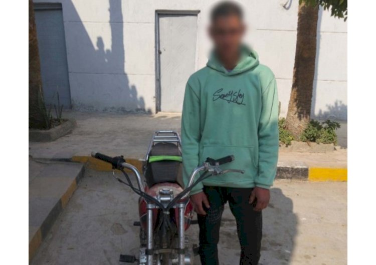 ضبط قائد دراجة لقيامه باداء حركات استعراضية بالبحيرة