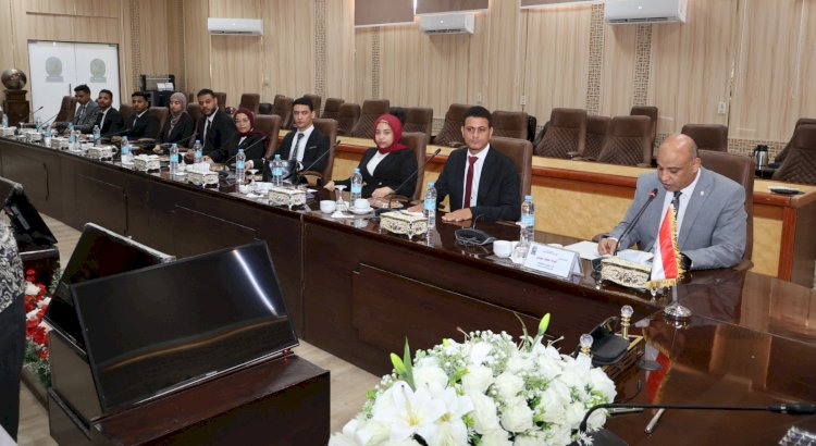 حوار مفتوح بين رئيس جامعة قنا وممثلي الاتحادات الطلابية بالكليات