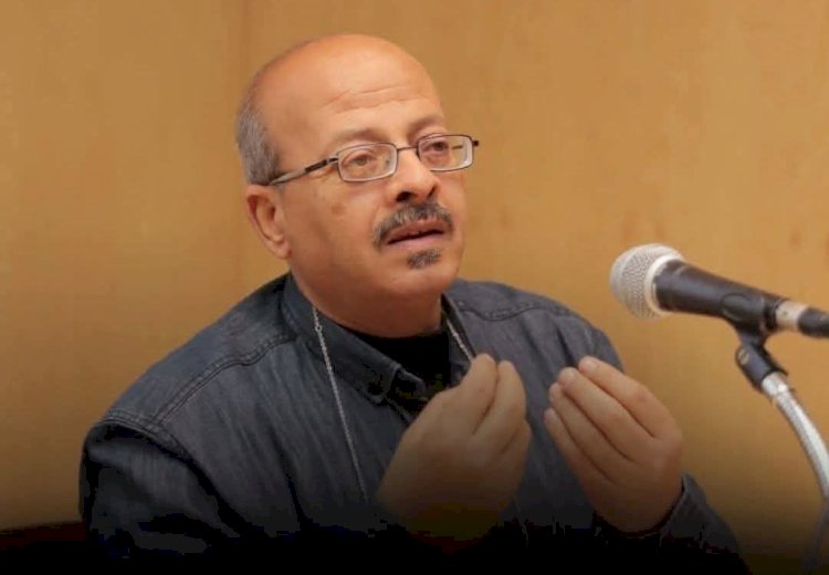 عند الشجرة القديمة ... شعر  إمبارك أحمد إبراهيم
