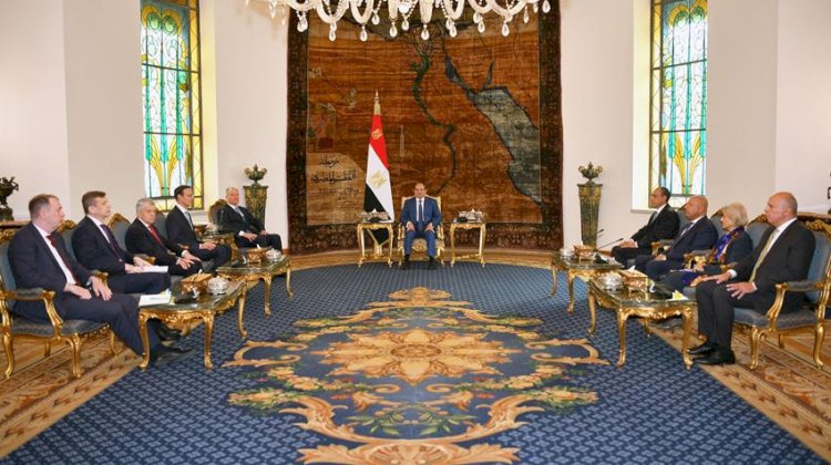 السيسي يستقبل مساعد رئيس روسيا الاتحادية