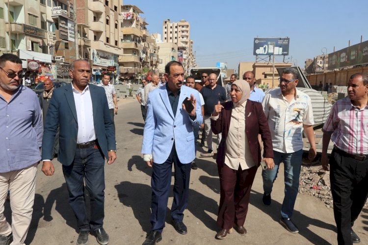محافظ سوهاج يتفقد أعمال التطوير بشارع المحطة ويوجه بالإلتزام بالجدول الزمني والمعايير القياسية 