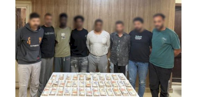 ضبط 8 متهمين لقيامهم بسرقة مبلغ مالى من سائق بأسلوب إنتحال الصفة بالجيزة