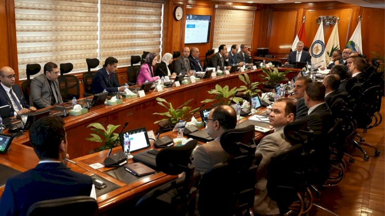 وزير البترول يرأس جمعية خالدة ويؤكد العنصر البشري المحرك الاساسي للنجاح