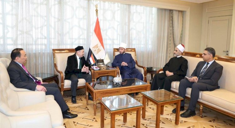 وزير الأوقاف يستقبل نائب رئيس الجامعة المصرية للثقافة الإسلامية بكازاخستان