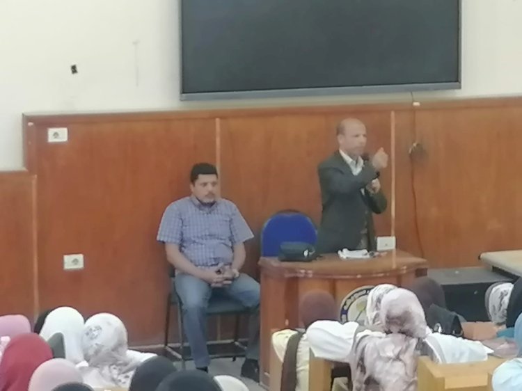 كلية تربية بني سويف تنظم ندوة حول كيفية التعامل مع الورقة الامتحانية