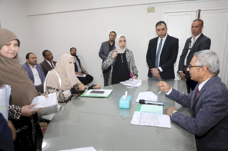 محافظ بني سويف يناقش مطالب وشكاوى واحتياجات أهالي مركز ومدينة سمسطا