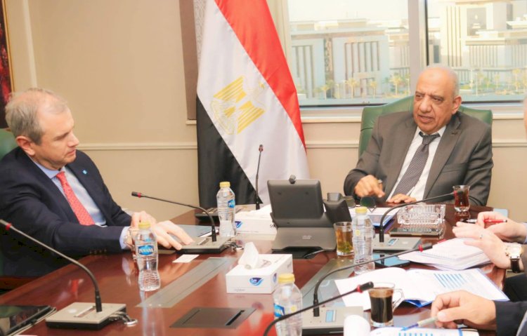 وزير الكهرباء يبحث مع " الكازار الإماراتية"مشروعات طاقة الرياح قدرة 1500 ميجاوات