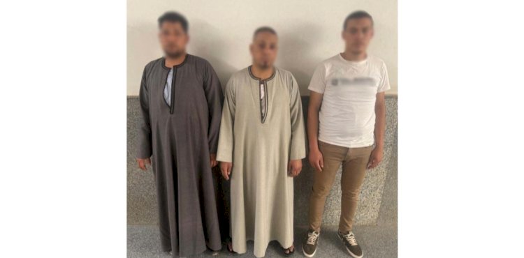 حقيقة فيديو قيام ٣ عاطلين بالتعدي بالضرب علي سائق تروسيكل بأسيوط