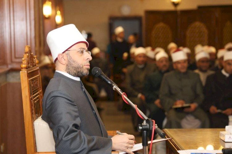 وزير الأوقاف يجتمع بمديري الإدارات الفرعية على مستوى الجمهورية