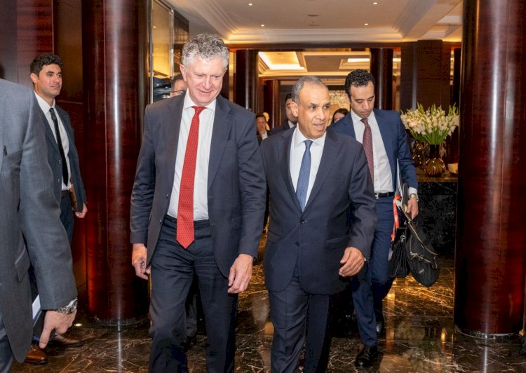 وزير الخارجية يلتقى مع مستشار الأمن القومي البريطاني