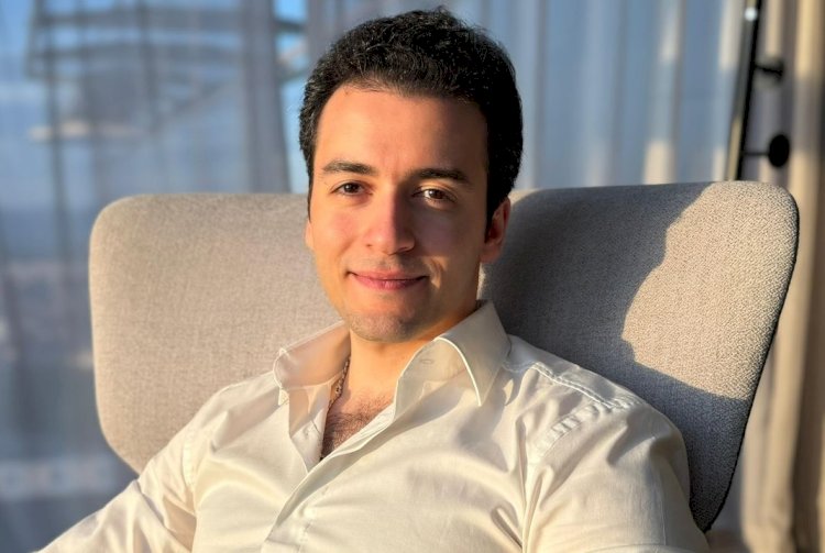 على خُطى أبيه في القدوة والأخلاق.. م. أحمد علي الدكروري نموذج لشاب ناجح