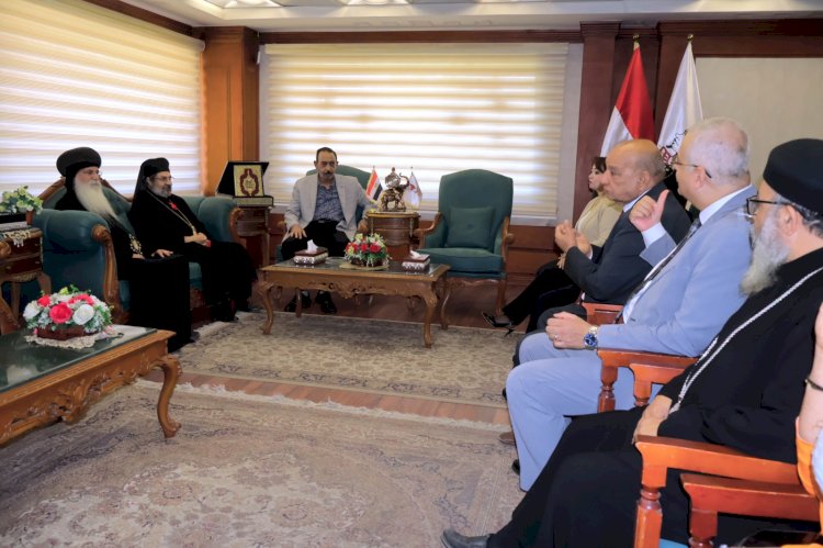 محافظ سوهاج يستقبل أصحاب النيافة الأساقفة والمطارنة للتهنئة بعيد الاضحي