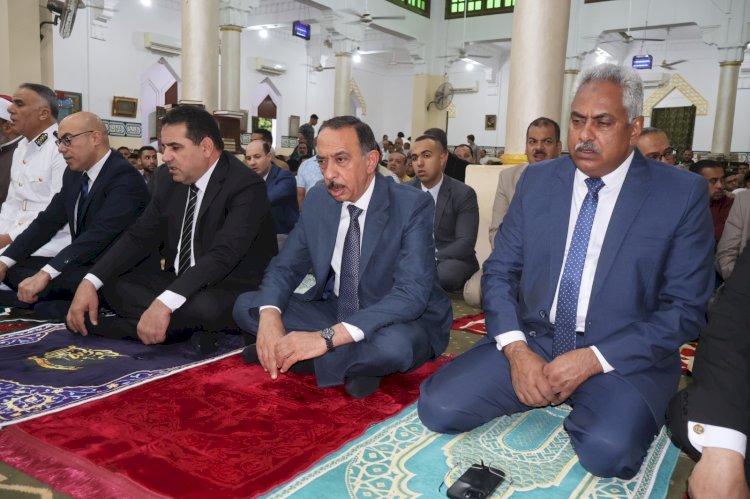 محافظ سوهاج يؤدي صلاة عيد الأضحى المبارك بمسجد "الشرطة" بمدينة ناصر