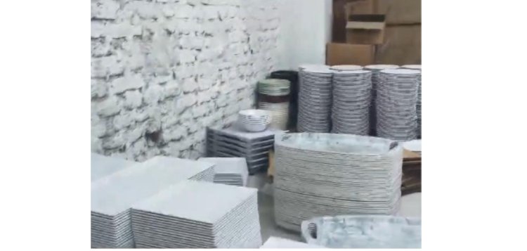 ضبط المدير المسئول عن مصنع لإنتاج أدوات المائدة المنزلية محظور استخدامها بالدقهلية