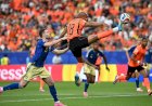 جاكبو وبروبى يقودان هولندا لفوز كبير على منتخب السويد في كأس العالم